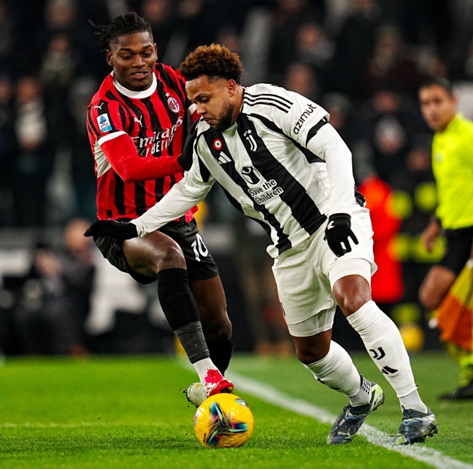 包含尤文图斯坐镇主场2-0轻松击败阿尔克马尔的词条