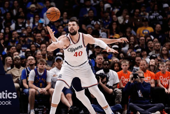 快船再下一城,戈贝尔回暗馆 快船再下一城,戈贝尔回暗馆