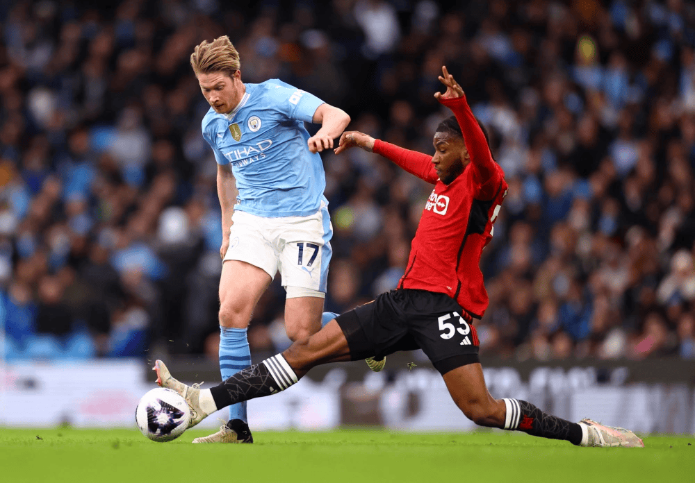 欧冠赛场再现曼联对阵曼城的战斗!的简单介绍 欧冠赛场再现曼联对阵曼城的战斗!的简单介绍