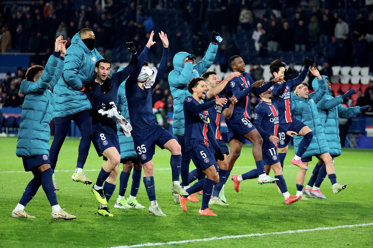 热血较量:巴黎圣日耳曼、里昂力拼沸腾的简单介绍 热血较量:巴黎圣日耳曼、里昂力拼沸腾的简单介绍