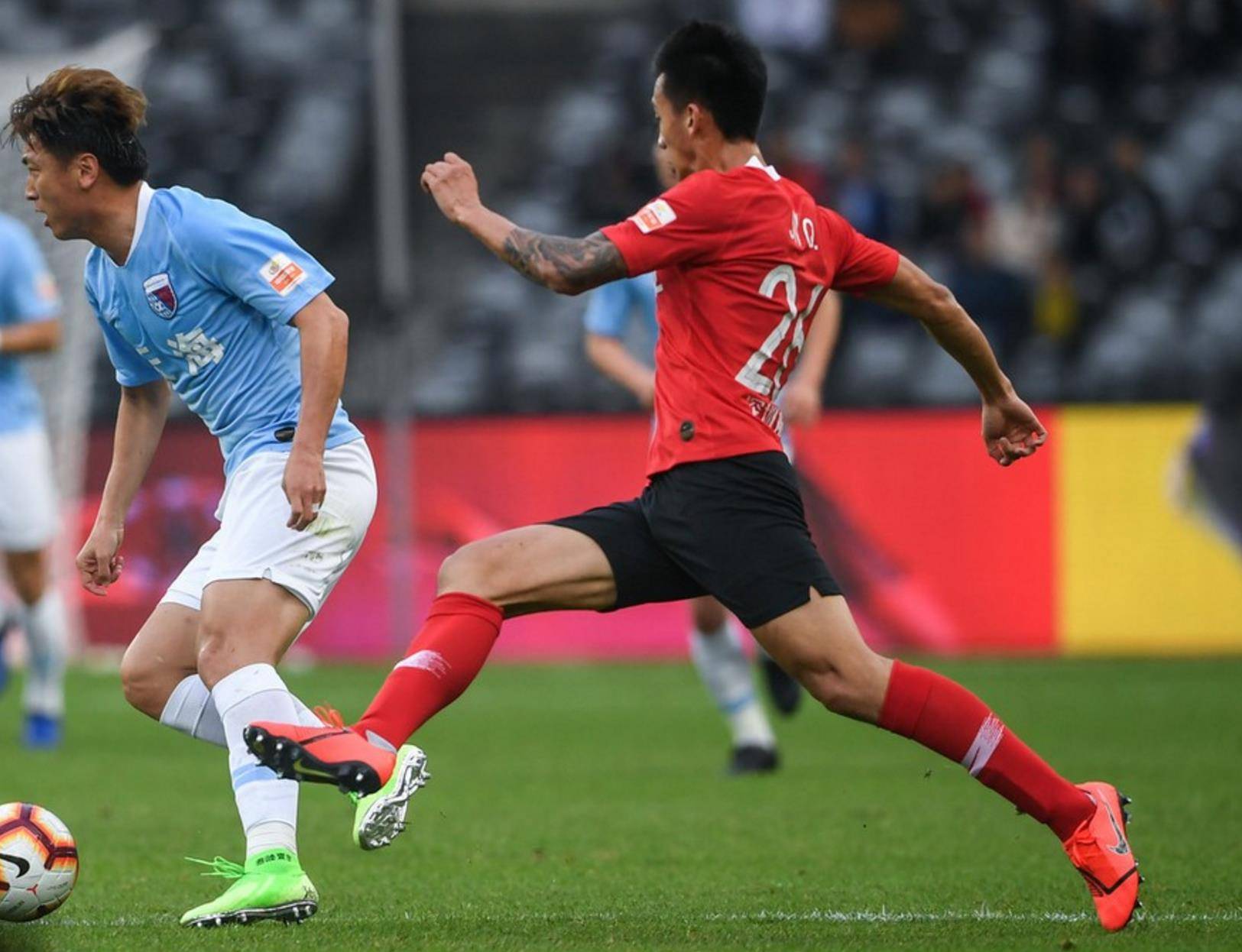 上港实力不可忽视,深圳佳兆业增强团队凝聚力的简单介绍 上港实力不可忽视,深圳佳兆业增强团队凝聚力的简单介绍