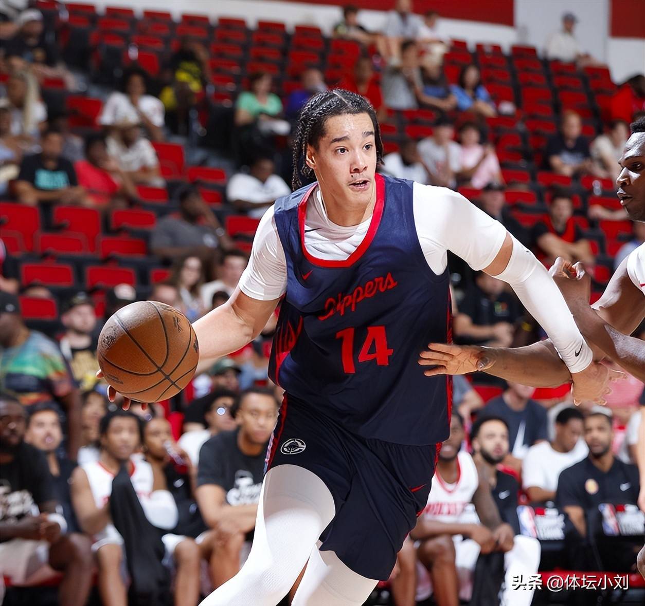 快船队关键时刻表现失误导致失利 快船队关键时刻表现失误导致失利