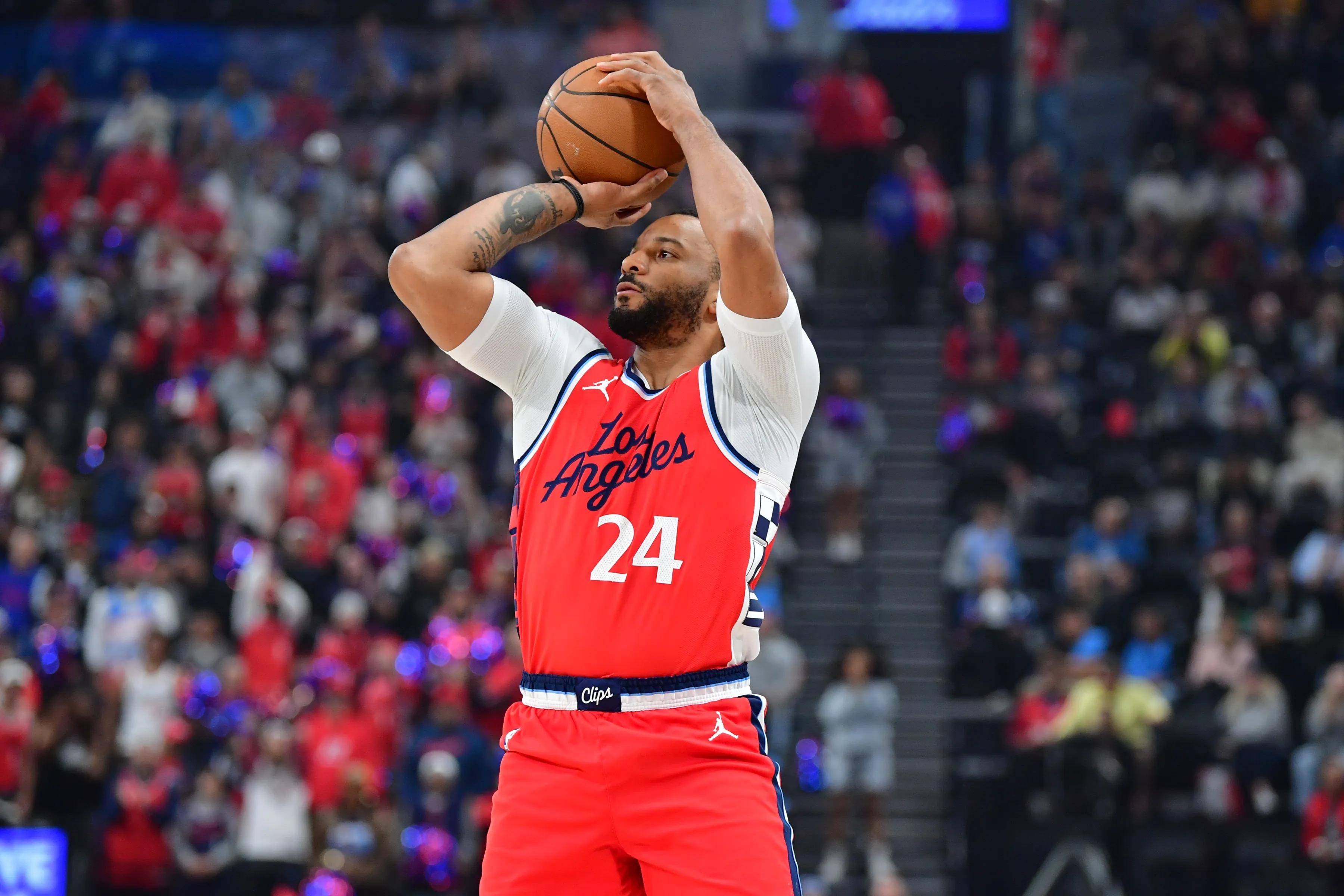 快船队关键时刻表现失误导致失利 快船队关键时刻表现失误导致失利