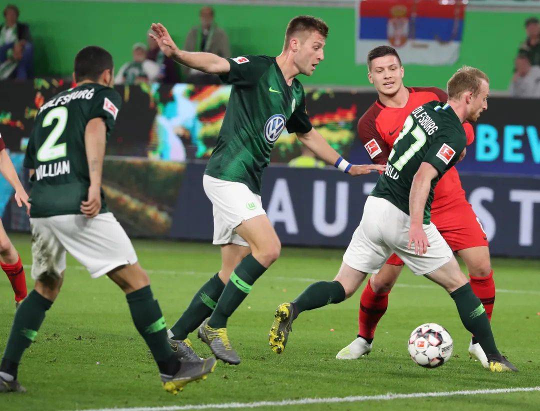 特夸特儿飞身攻门,振奋弗赖堡士气再胜 特夸特儿飞身攻门,振奋弗赖堡士气再胜