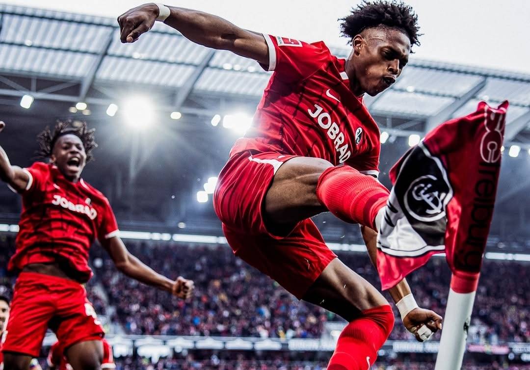 特夸特儿飞身攻门,振奋弗赖堡士气再胜 特夸特儿飞身攻门,振奋弗赖堡士气再胜