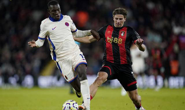 南安普顿大胜伯恩茅斯,摆脱降级威胁 南安普顿大胜伯恩茅斯,摆脱降级威胁