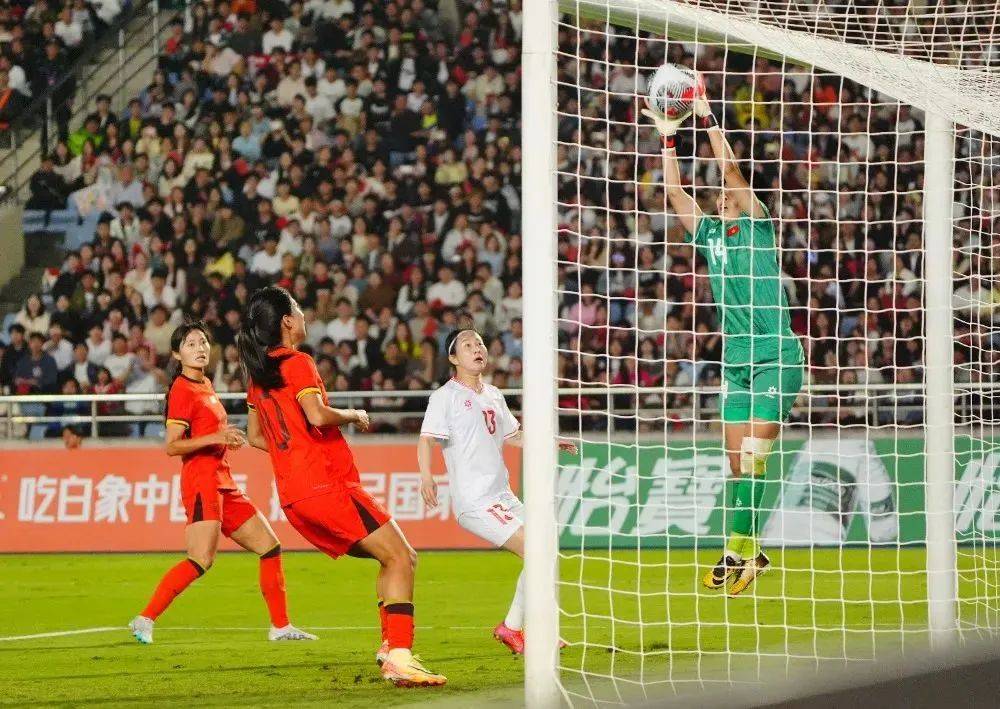 中国女足运动员在国际比赛中大获全胜