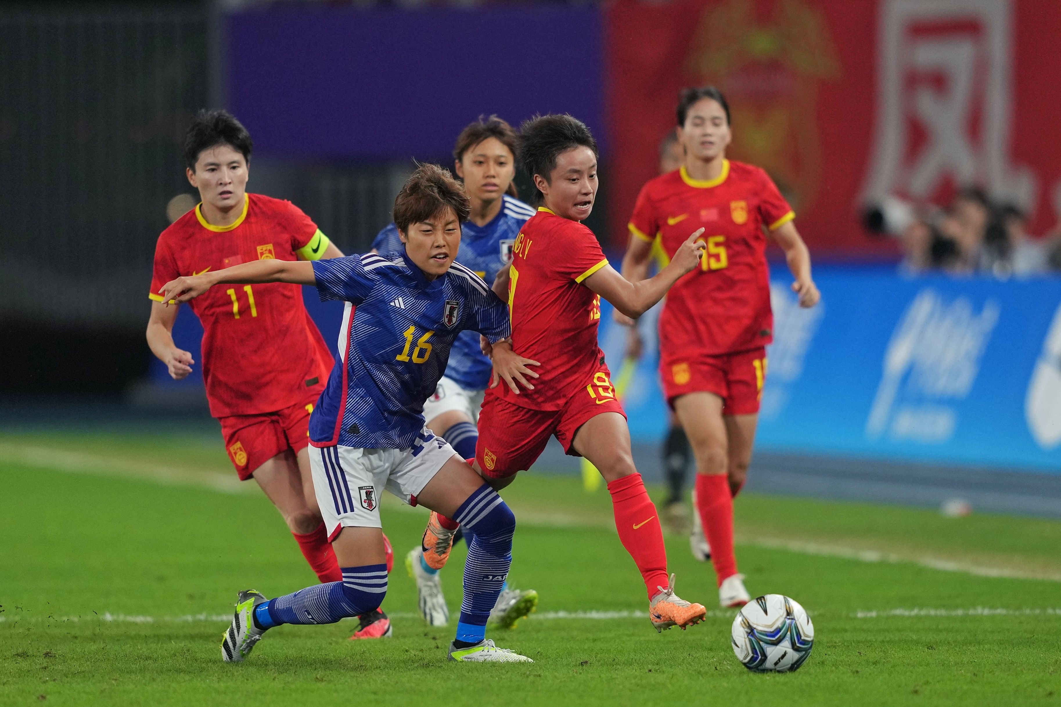 中国女足在关键比赛中展现出强大的实力 中国女足在关键比赛中展现出强大的实力