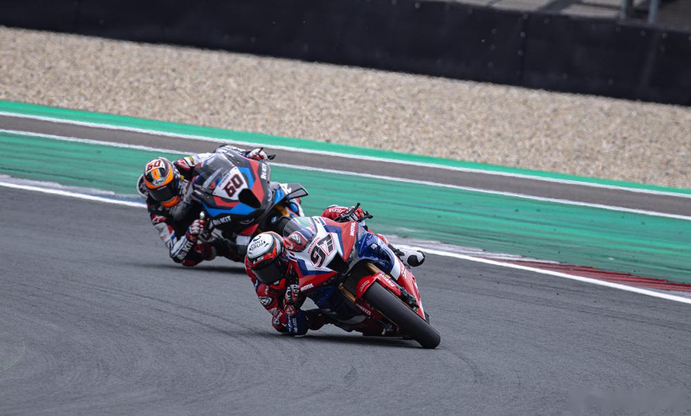 北京队员勇往直前,坚持不懈追求胜利 北京队员勇往直前,坚持不懈追求胜利