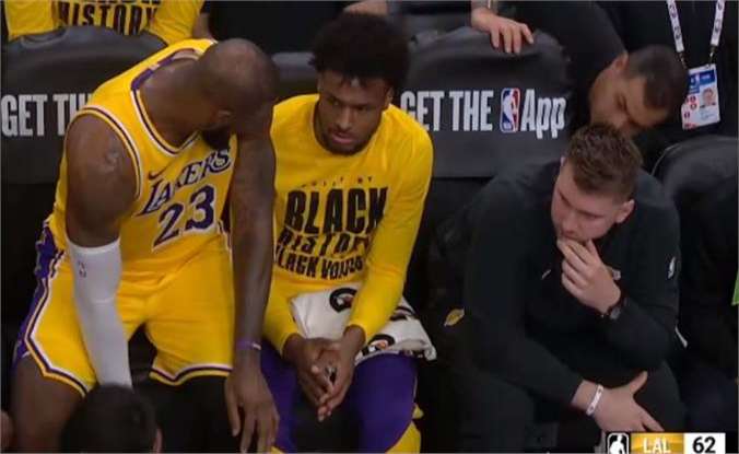 关于快船后卫詹姆斯状态出色空间碾压对手防线的信息 关于快船后卫詹姆斯状态出色空间碾压对手防线的信息