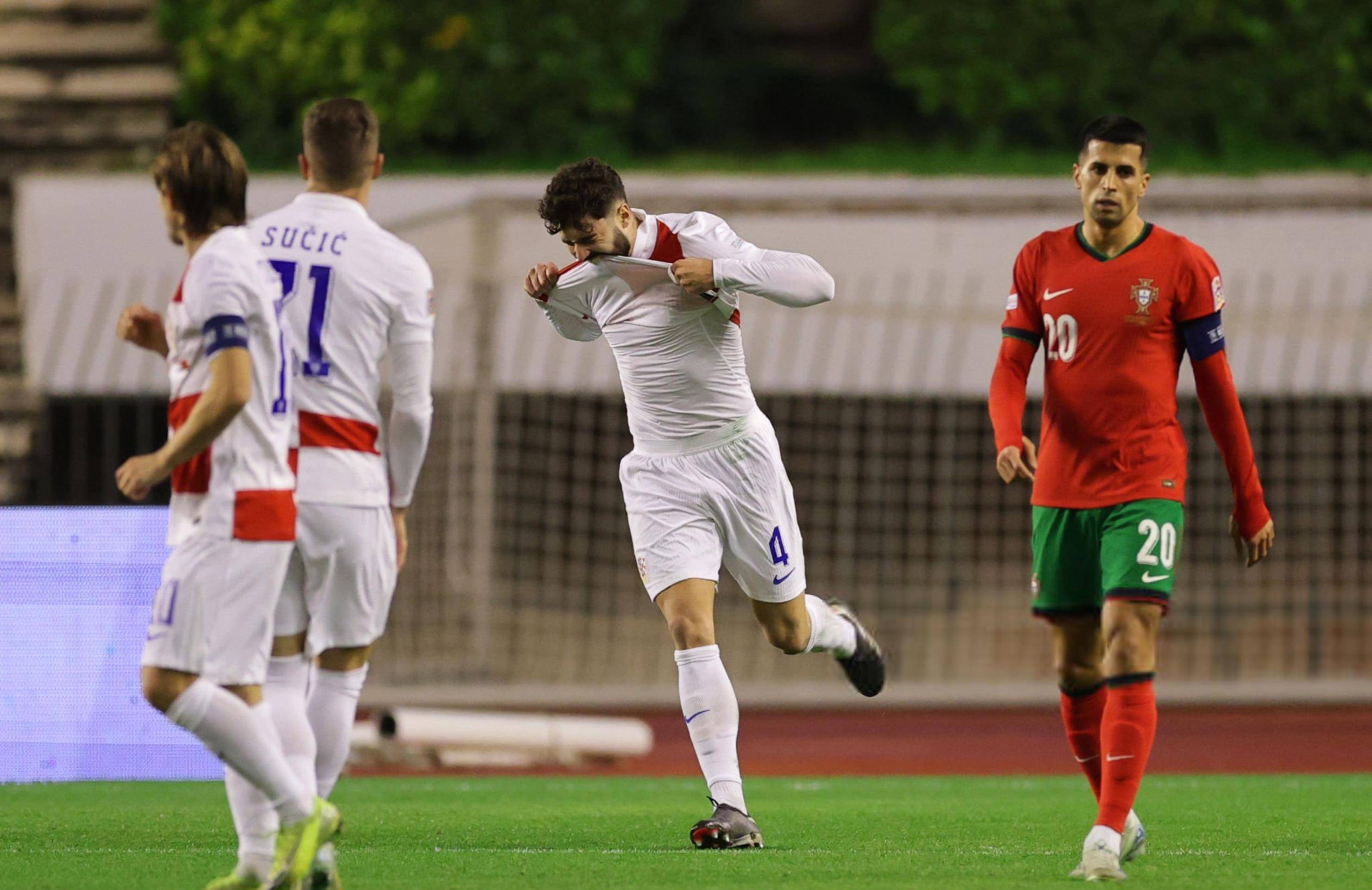 克罗地亚队在激烈比赛中晋级到下一轮 克罗地亚队在激烈比赛中晋级到下一轮