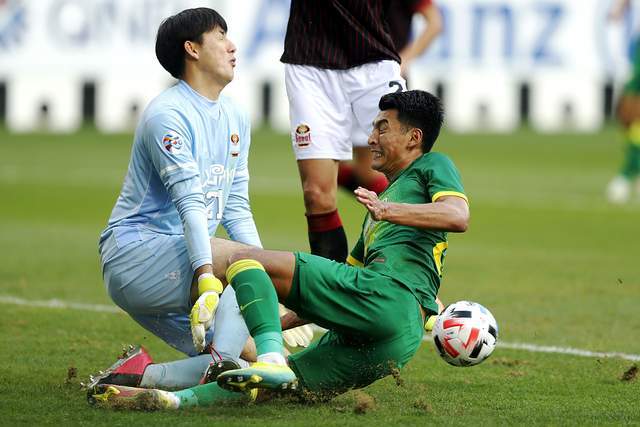 新西兰球队备战亚冠比赛，披荆斩棘