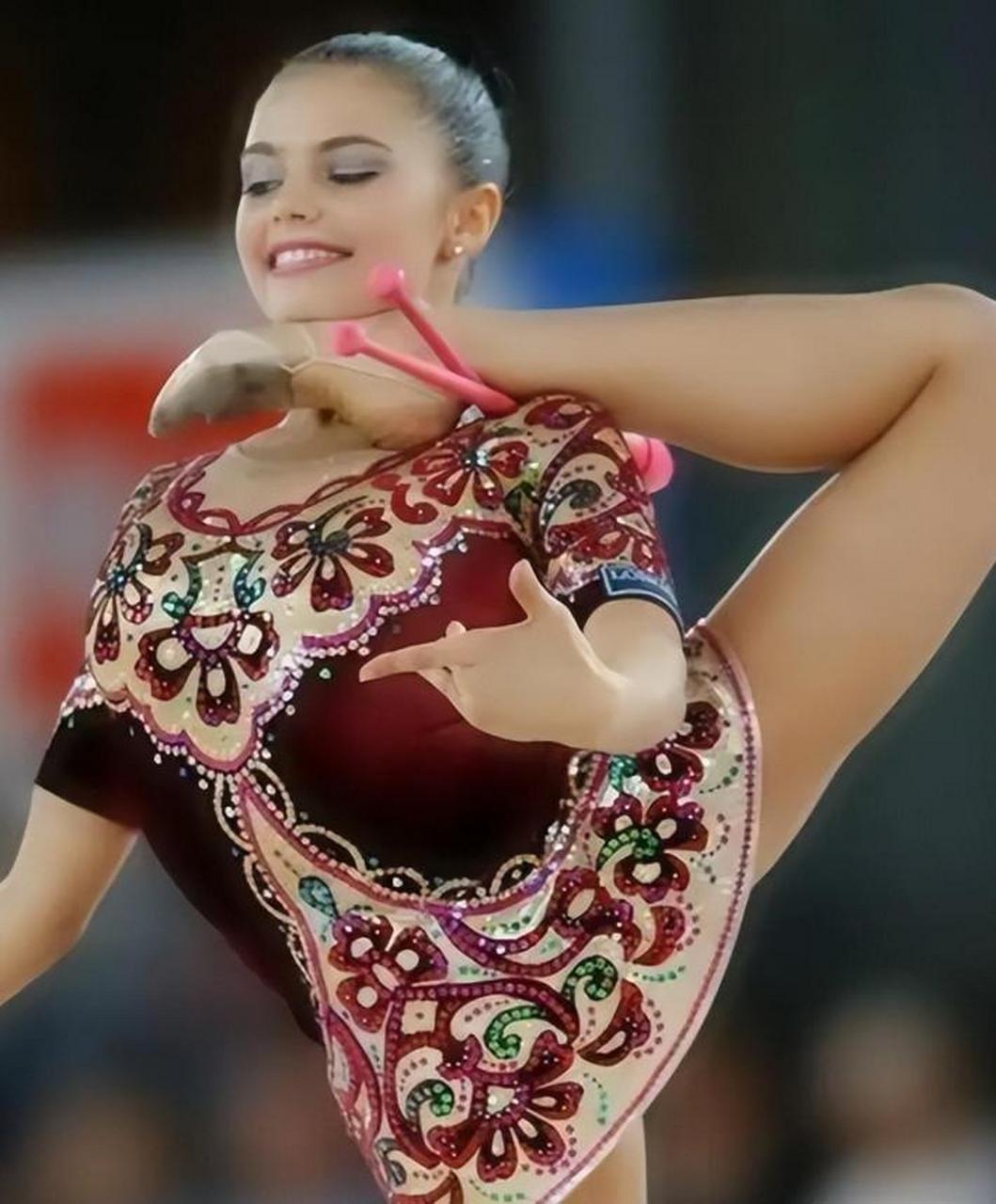 俄罗斯女子体操选手表现优异