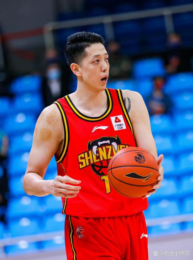 状元新秀表现出色,引领球队赢得胜利 状元新秀表现出色,引领球队赢得胜利