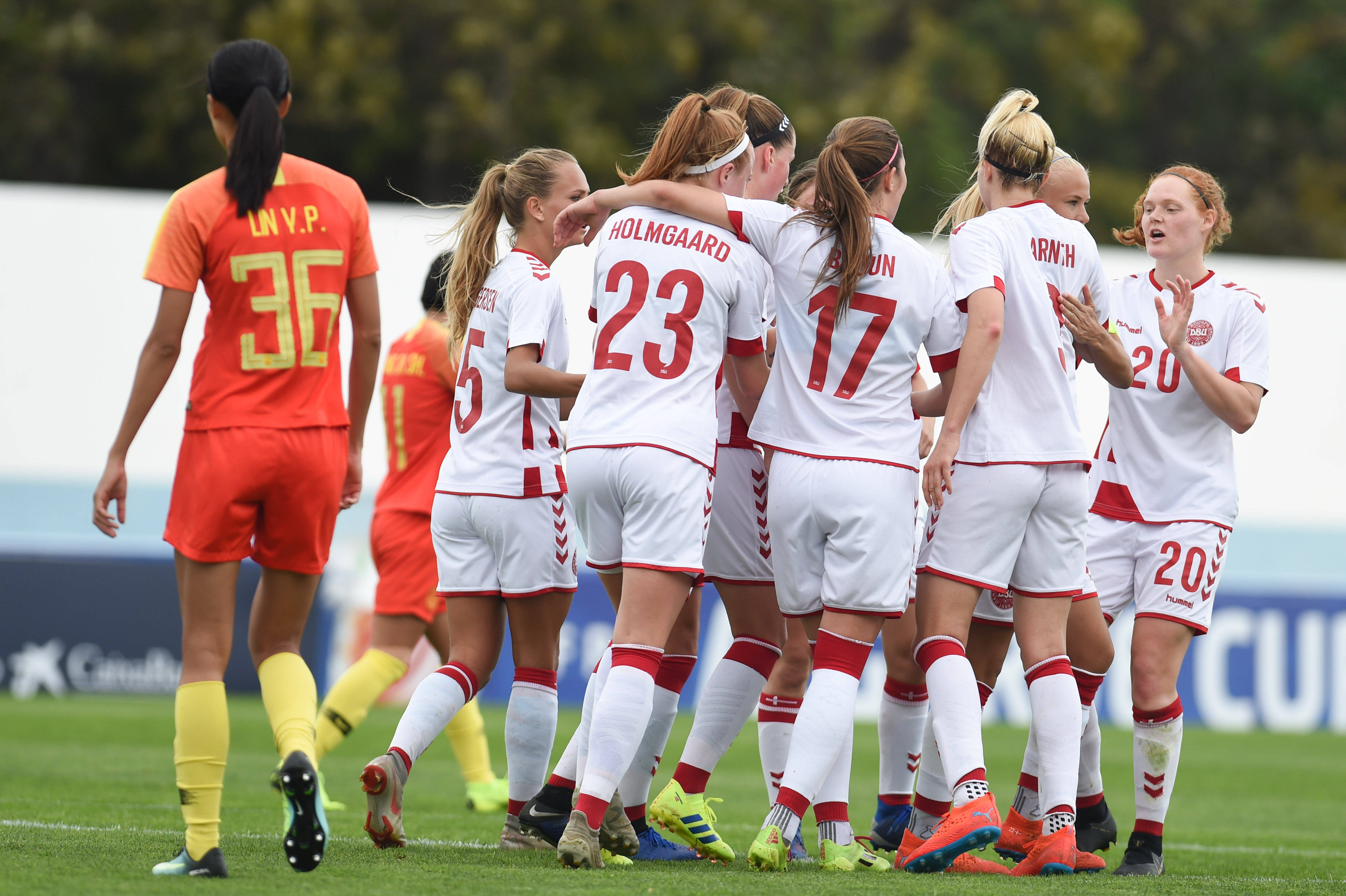 澳大利亚女足在比赛中展现出色表现,获胜晋级 澳大利亚女足在比赛中展现出色表现,获胜晋级