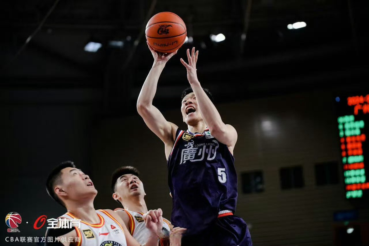 广州龙狮开启新赛季征程,目标夺得CBA冠军 广州龙狮开启新赛季征程,目标夺得CBA冠军