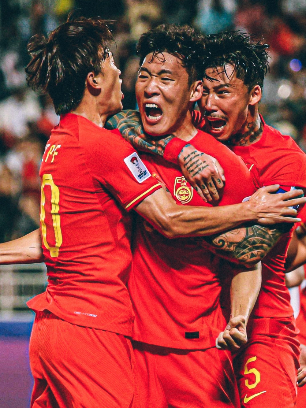 国内足球一役:一队雄心勃勃夺得胜利 国内足球一役:一队雄心勃勃夺得胜利