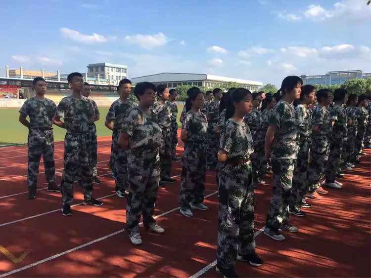 菲律宾队奋勇向前,铁血行动 菲律宾队奋勇向前,铁血行动