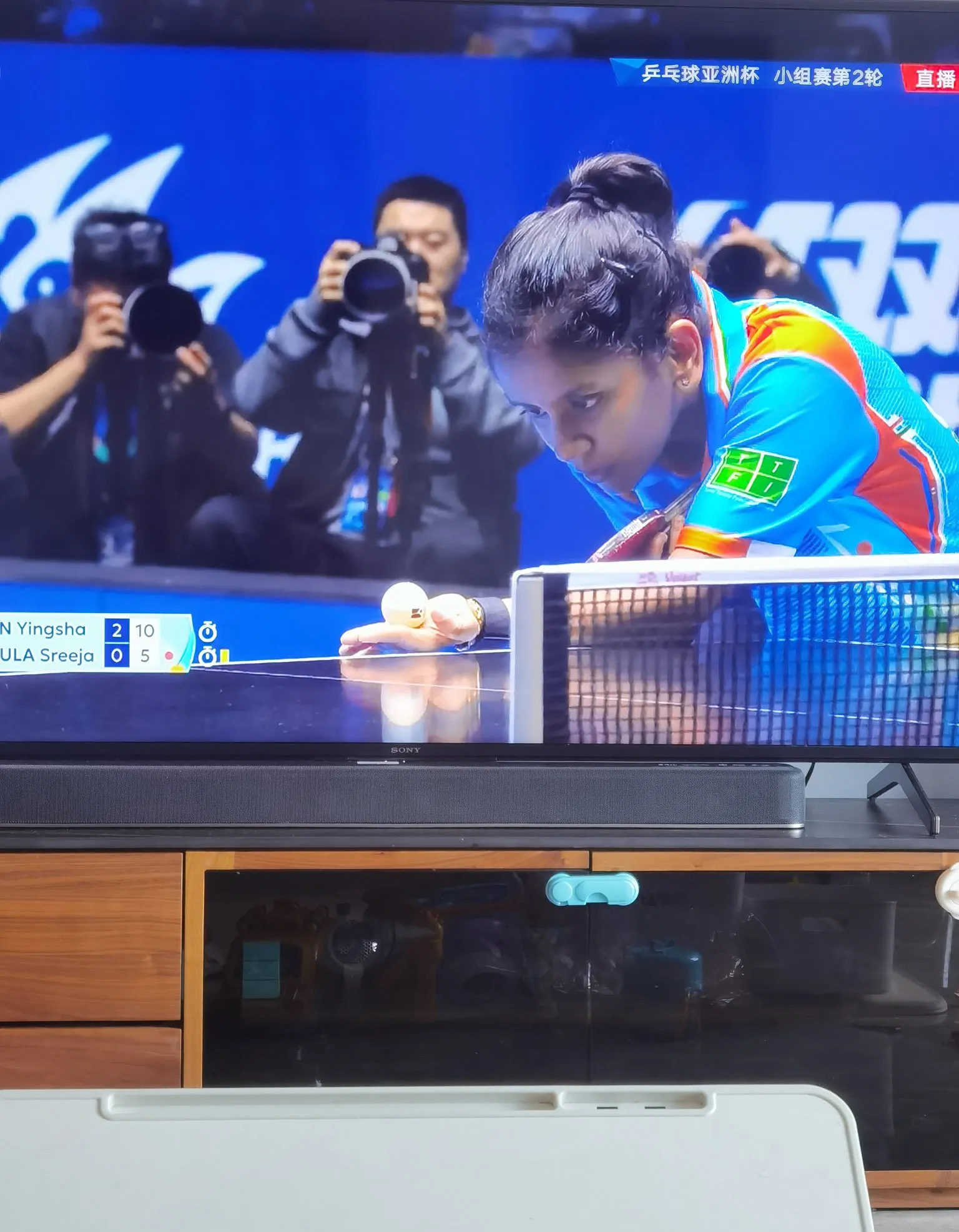 乒乓球比赛印度选手击败对手获胜 乒乓球比赛印度选手击败对手获胜