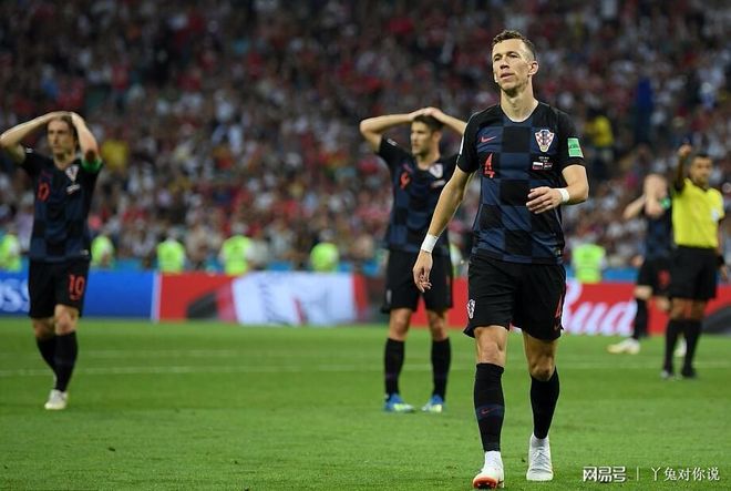 边锋频繁突破，助攻连连助球队取得胜利